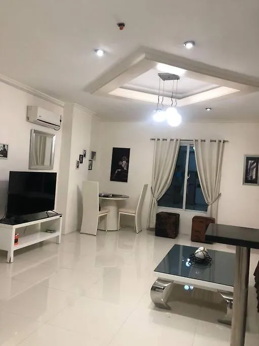 Kandi Comfortable 1Bedroom, King Bed, Housekeeping Angeles Apartment