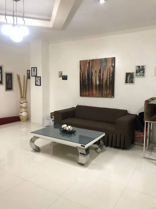 Apartment Kandi Comfortable 1Bedroom, King Bed, Housekeeping Angeles