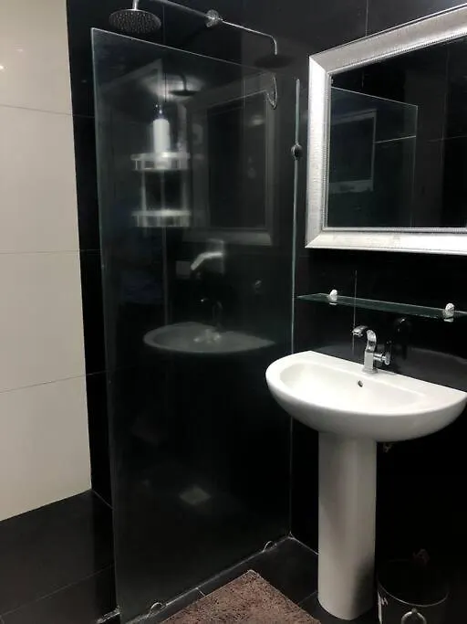 Apartment Kandi Comfortable 1Bedroom, King Bed, Housekeeping Angeles