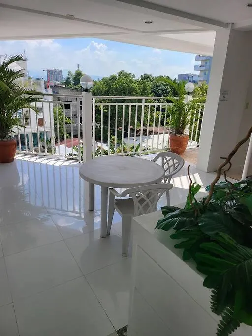 Kandi Comfortable 1Bedroom, King Bed, Housekeeping Angeles